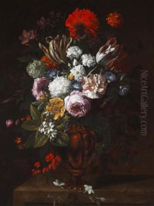 Groses Blumenstillleben In Einer Bronzevase