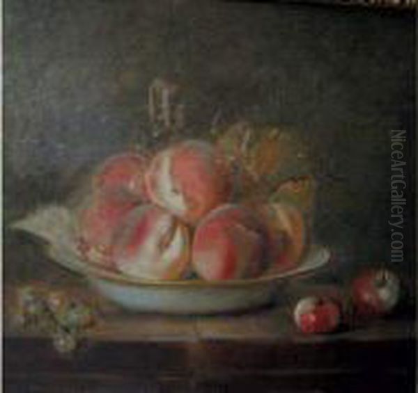 Coupe De Peche, Grappe De Raisin Et Pommes Sur Une Table - view 1
