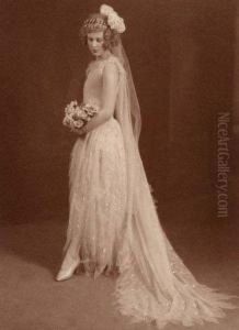 Femme Au Bouquet