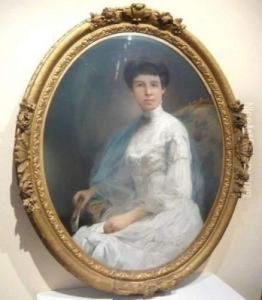 Portrait De Jeune Femme