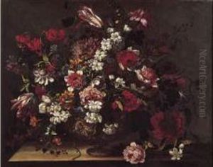 Bouquet De Fleurs Dans Un Vase Sculpte.
