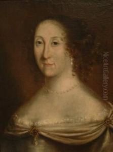 Femme Au Collier De Perles