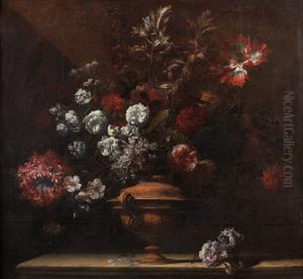 Bouquet De Fleurs Dans Un Vase Sur Un Entablement. - view 1