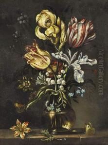 Tulipes Dans Un Vase De Verre.