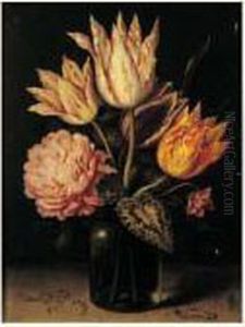 Bouquet De Tulipes Et De Roses Dans Un Vase Pose Sur Un
 Entablement