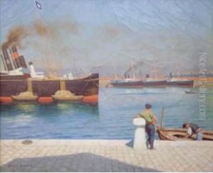 Marin Sur Le Quai Dans Le Port De Toulon.