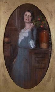 Ritratto Di Donna Vicino Ad Un Vasodi Fiori
