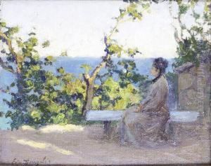 Jeune Femme Sur Un Bac Devant La Mer