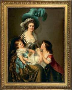 Jeune Elegante Assise Et Ses Deux Enfants