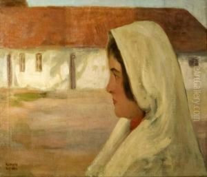 Femeie In Fata Casei