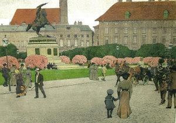 Busy City Square - view 1