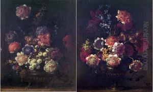 Bouquets De Fleurs Dans Des Vases En Bronze