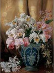Bouquet D'orchidees Dans Un Vase Sur Un Entablement