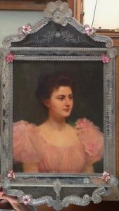 Portrait De Femme E La Robe Rose