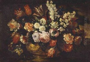 Vaso In Metallo Sbalzato Con Fiori