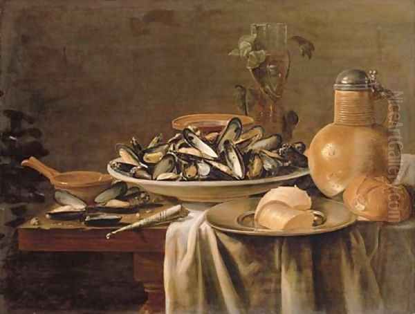 Mussels in a porcelain bowl - view 1