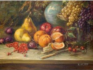 Uppiges Herbstliches 
Fruchtestillleben Mit Pflaumen,roten Johannisbeeren, Birnen, Orangen, 
Apfeln Und Kirschen Sowietrauben In Einer Fusschale