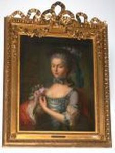 Portrait Einer Jungen Frau Mit Hut Und Blumenstrauss.