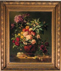 Kapitaal Bloemstuk: Flowers In A Greek Terracotta Vase With Shellson A Ledge
