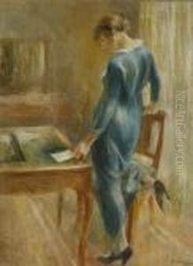 Jeune Femme Debout Lisant Une Lettre