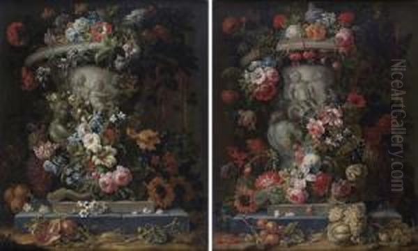 Vases Sculptes Decores De Guirlandes De Fleurs - view 1