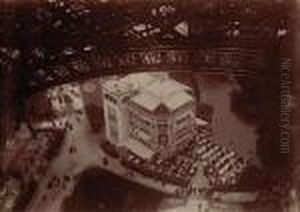 Vue Plongeante Depuis La Tour Eiffel Sur Une Brasserie Vue Plongeante Depuis La Tour Eiffel Sur Une Brasserie