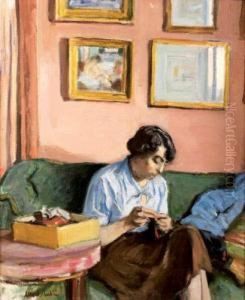 Femme Cousant