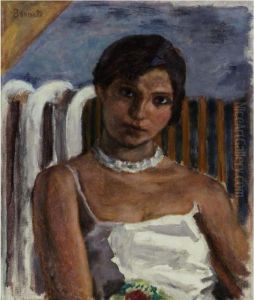 Femme Brune Au Collier Blanc Devant Un Radiateur