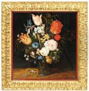 Tulpen En Pioenrozen In Een Roemer