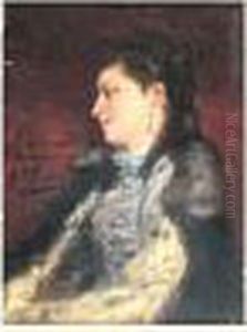 Femme Assise De Profil A La Cape Au Col De Fourrure