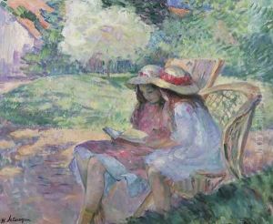 Jeunes filles lisant dans le parc
