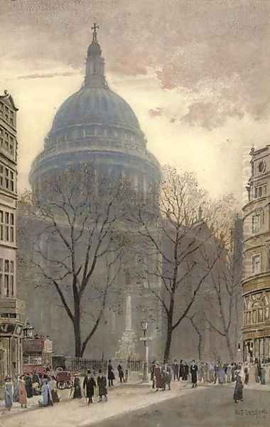 Elegant figures before St. Paul's Cathedral - view 1