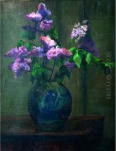 Bouquet De Lilas Au Vase Bleu.