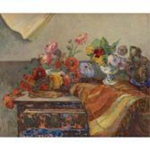 Bouquets Et Ceramique Sur Une Commode Bouquets Et Ceramique Sur Une Commode