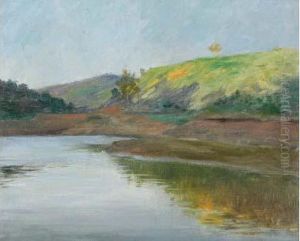 Bord De Riviere Et Colline
