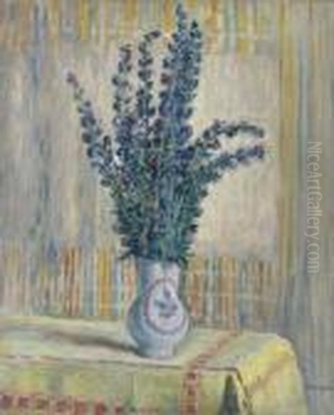 Pichet De Fleurs Sur Une Table - view 1