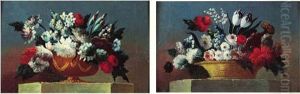 Bouquets De Fleurs Sur Des Entablements.