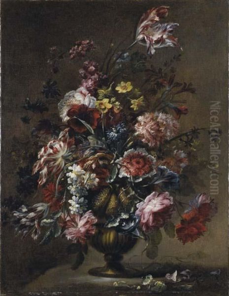 Rose, Tulipani, Campanule E Altri Fiori In Un Vaso Di Metallo Su Unpiano - view 1
