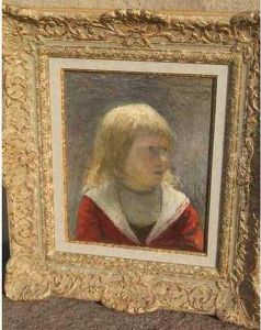 Enfant Blond Avec Une Veste Rouge