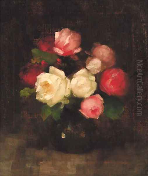 Pink and red roses in a vase - view 1