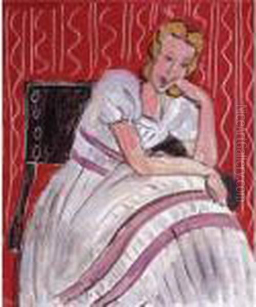 Jeune Femme Assise En Robe Grise Aux Bandes Violettes - view 1