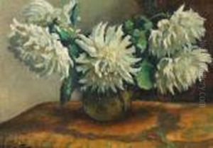 Witte Dahlia's In Een Glazen Vaas by Evert Moll
