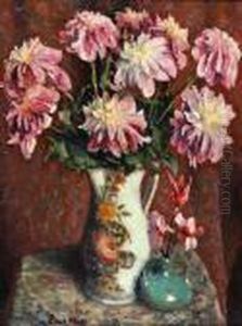 Roze Margrieten In Een Veelkleurige Aardewerk Kan by Evert Moll