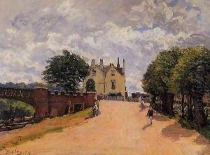 Inn at East Molesey with Hampton Court Bridge