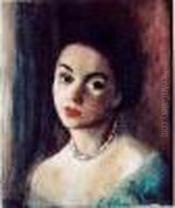 Femme Au Collier De Perles