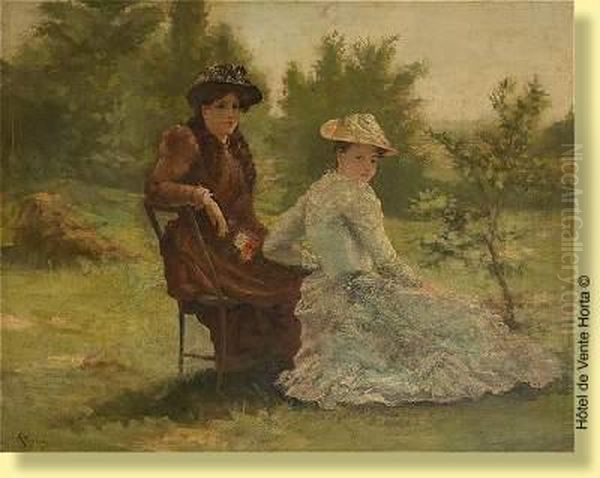 Deux Jeunes Femmes Conversant Dans Un Parc. - view 1