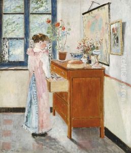 Femme Devant Lacommode