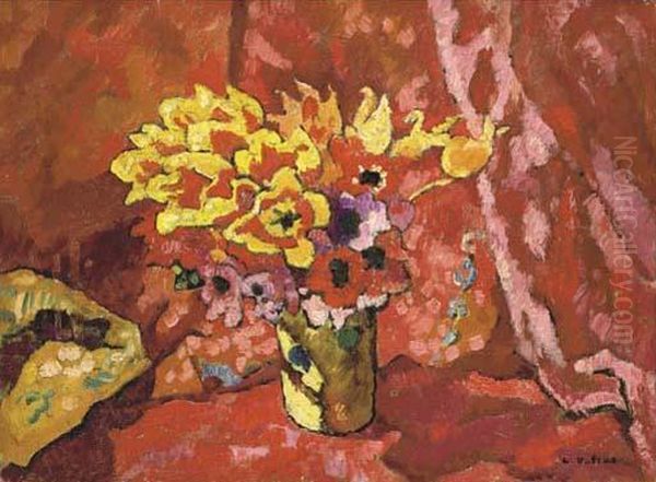 Bouquet Dans Un Vase Sur Fond Rouge - view 1