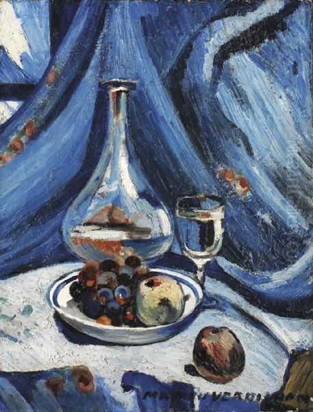 Pomme Raisins Dans Une Assiette, Carafe Et Verre - view 1