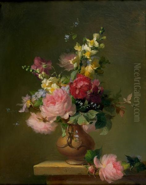 Bouquet De Roses Et Divers Fleurs Dans Un Vase Pose Sur Un Entablement - view 1